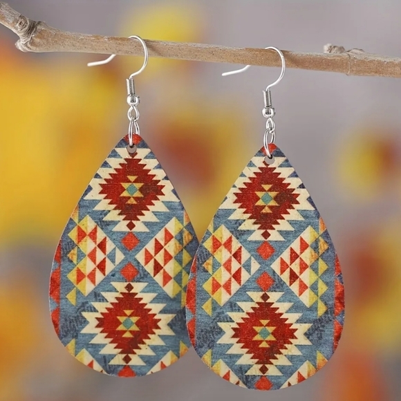 Jewelry - 3/$25- Pretty wooden earings